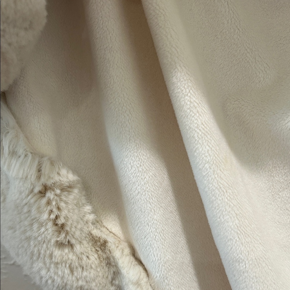 Fabulous Furs -Beautiful Cream Colored Poncho for those cold nights. - Picture 6 of 6